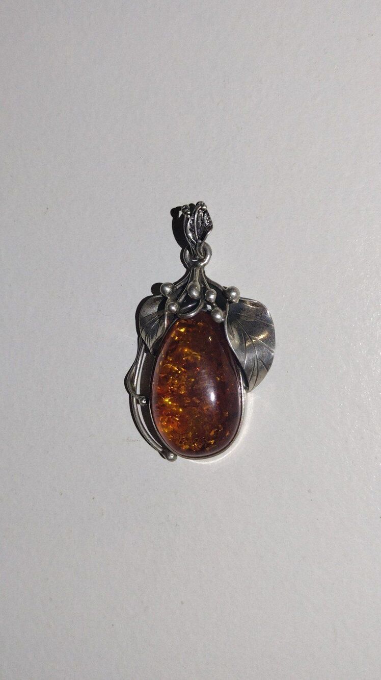 Beautiful Vintage Sterling Silver Amber Pendant - Delicate Vine Detailing - Picture 3 of 11